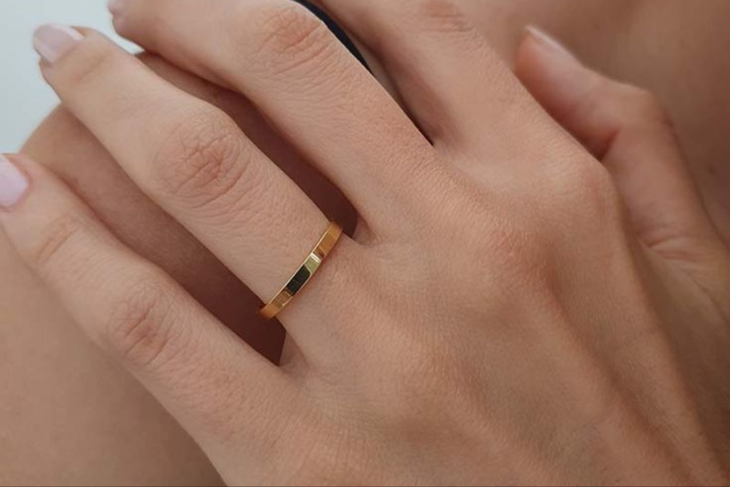 Latest Engagement Ring Designs For Bride: अपनी लाइफ पार्टनर के लिए चुनें ये खूबसूरत डिजाइन के एंगेजमेंट रिंग 5 Ring Designs For Bride 4