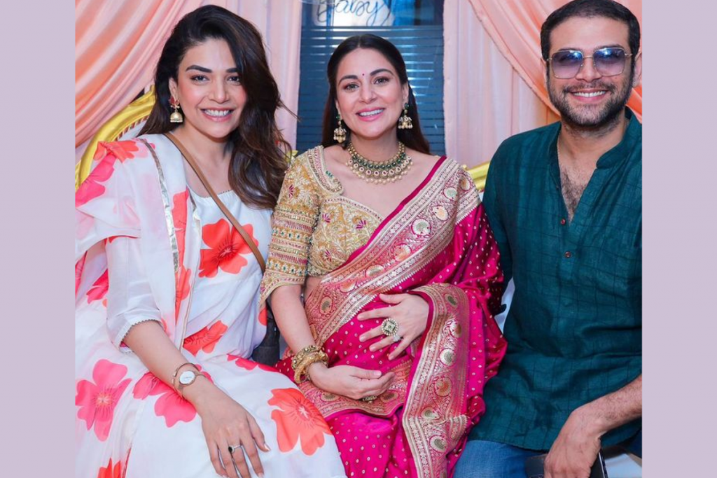 Shraddha Arya Inspired Baby Shower Look: पिंक बनारसी साड़ी से लें इंस्पिरेशन 1 Shraddha Arya 1 1