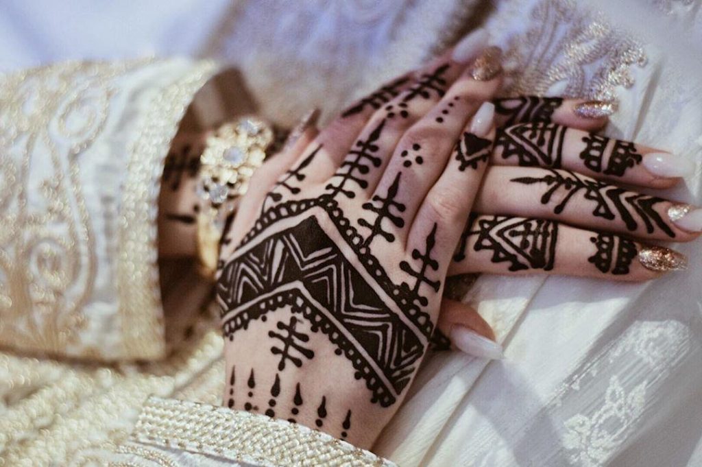 Latest Mehandi Design : दुल्हन की बहन है? ट्राई कीजिए ये 5 लेटेस्ट मेहंदी डीजाइन 5 Trival