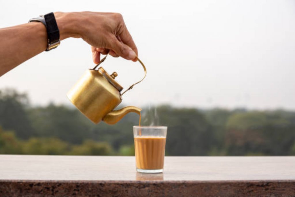 Tea &Amp; Dental Health Issue: जरूरत से ज्यादा चाय पीने से हो सकता है दांतों का बुरा हाल? जानें इसके नुकसान और समाधान 2 Tea Side Effects