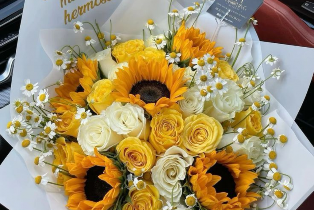 Tips For Gifting Flowers To Girlfriend: गर्लफ्रेंड के लिए ले जा रहे हैं फूल? जान लें ये जरूरी बातें 5 Tips For Gifting Flowers To Girlfriend 2