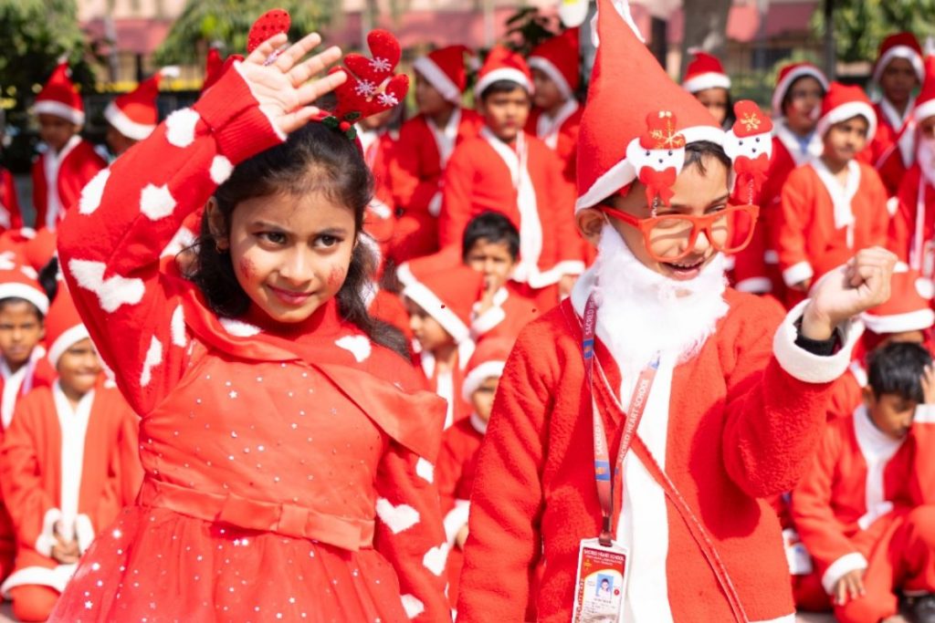 Christmas Gathering: क्रिसमस के गानों पर जमकर थिरके कॉन्वेंट स्कूल सेक्रेड हार्ट पलामू के बच्चे, देखें तस्वीरें 6 Your Paragraph Text 10 4