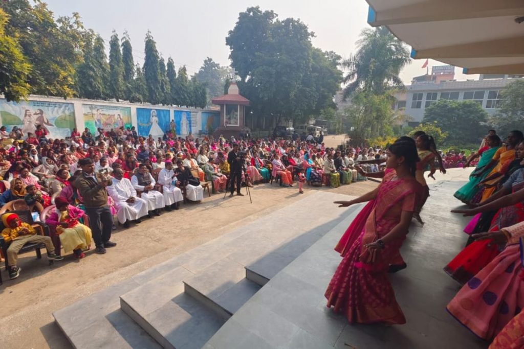 Photos: मेदिनीनगर में धूमधाम से मना क्रिसमस गैदरिंग, पलामू में 25 दिसंबर को क्या होगा खास 4 Your Paragraph Text 4 13