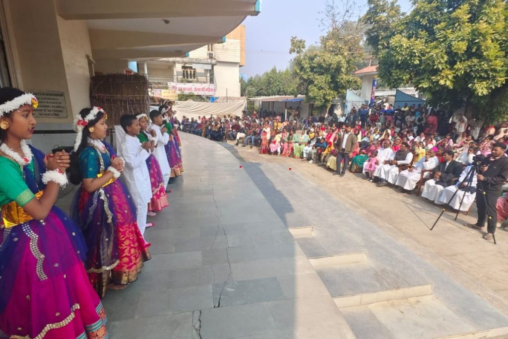 Photos: मेदिनीनगर में धूमधाम से मना क्रिसमस गैदरिंग, पलामू में 25 दिसंबर को क्या होगा खास 5 Your Paragraph Text 5 11