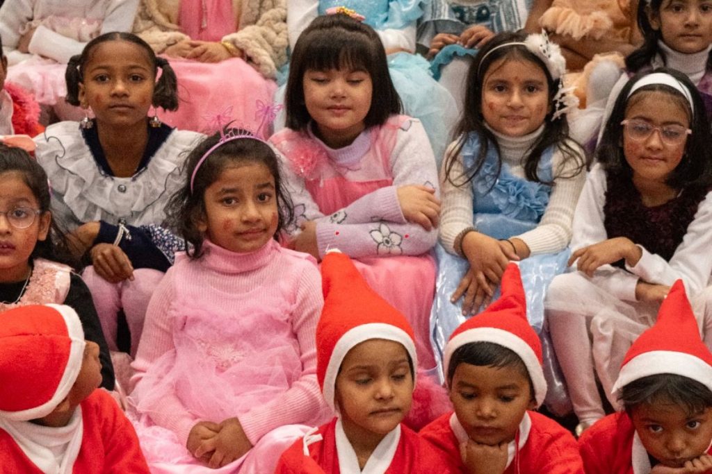 Christmas Gathering: क्रिसमस के गानों पर जमकर थिरके कॉन्वेंट स्कूल सेक्रेड हार्ट पलामू के बच्चे, देखें तस्वीरें 5 Your Paragraph Text 8 5