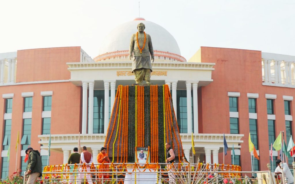 अटल बिहारी वाजपेयी ने बनाया झारखंड, संताली भाषा को दिलाई संवैधानिक मान्यता 1 Atal Bihari Vajpayee Jayanti 1