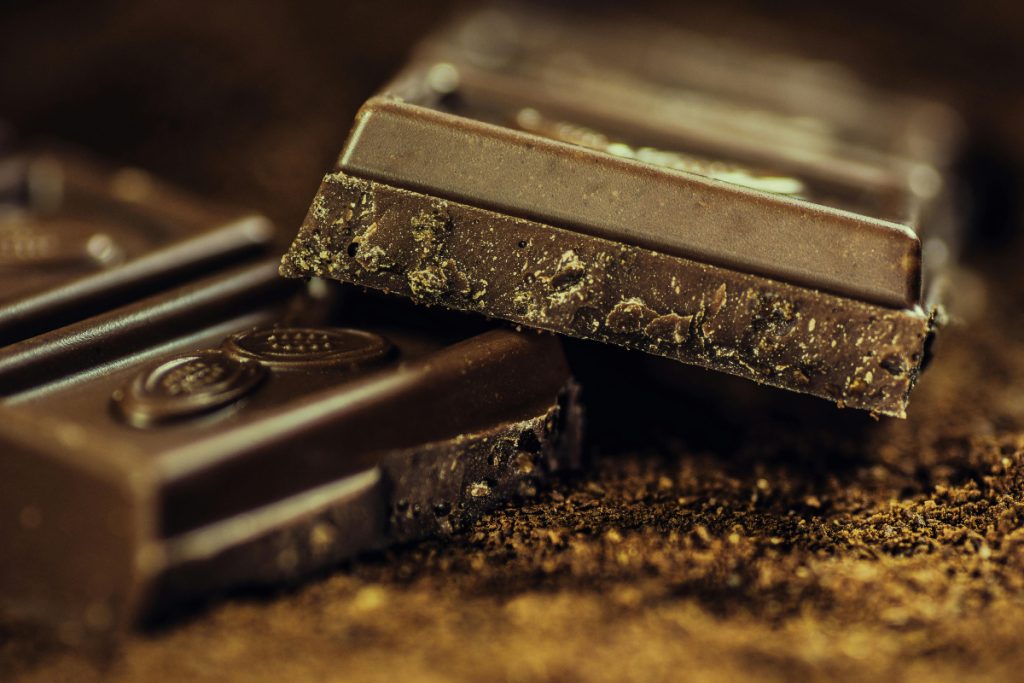 Lifestyle Tips: आपके स्लो दिमाग को शार्प बनाती हैं ये चीजें, आज ही डायट में करें शामिल 4 Dark Chocolates 1