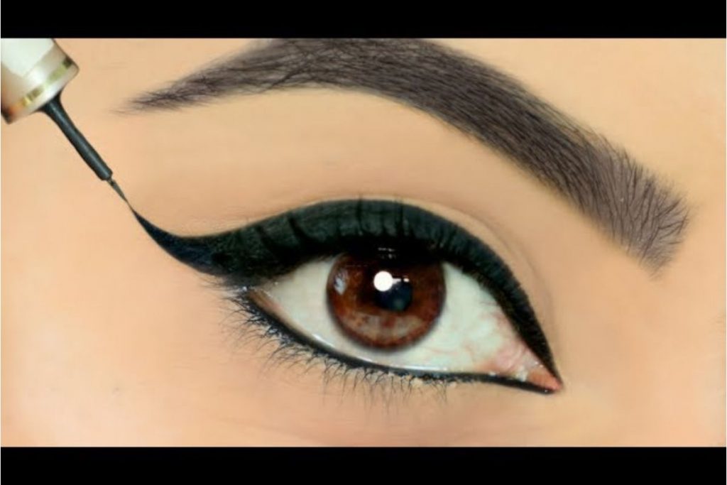 Eye Make Up : फीका नहीं पड़ेगा काजल,एक जैसा रहेगा आईलाइनर,जानें कैसे 2 Eye11