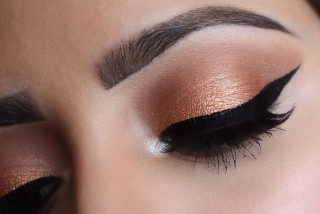 Eye Make Up : फीका नहीं पड़ेगा काजल,एक जैसा रहेगा आईलाइनर,जानें कैसे 3 Eye111