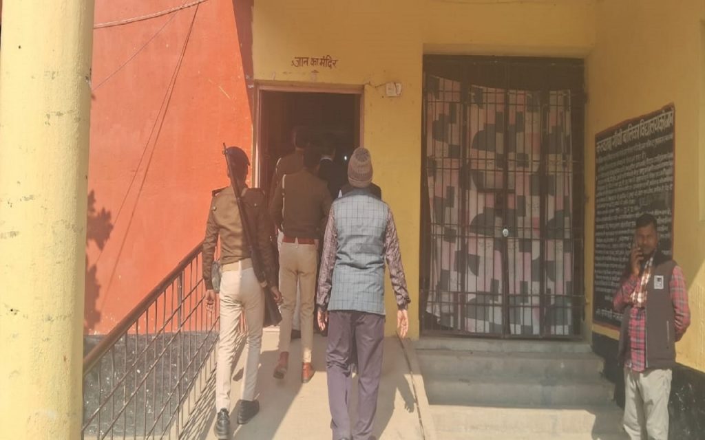 Bihar News: भागलपुर में सुलतानगंज कस्तूरबा विद्यालय से दो छात्रा लापता, छानबीन करने हॉस्टल पहुंची पुलिस 2 Kashtoorba School Sultanganj 1