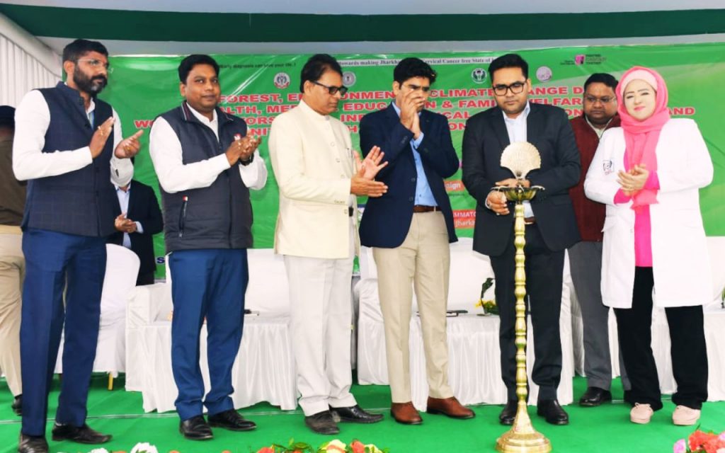 झारखंड के घोर नक्सल प्रभावित क्षेत्र टोंटो पहुंची डॉ भारती कश्यप की टीम, 2043 आदिवासी मरीजों का हुआ इलाज 2 Mega Health Camp Tonto West Singhbhum Jharkhand 1