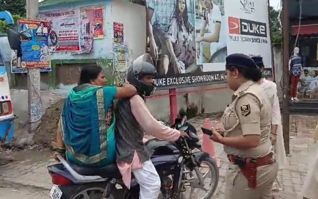 Bihar News: गोपालगंज में होटल, रेस्टोरेंट और ढाबा में पुलिस का छापा, कई लोग युवक-युवतियां आपत्तिजनक हालत में मिले 1 Police Raid 2