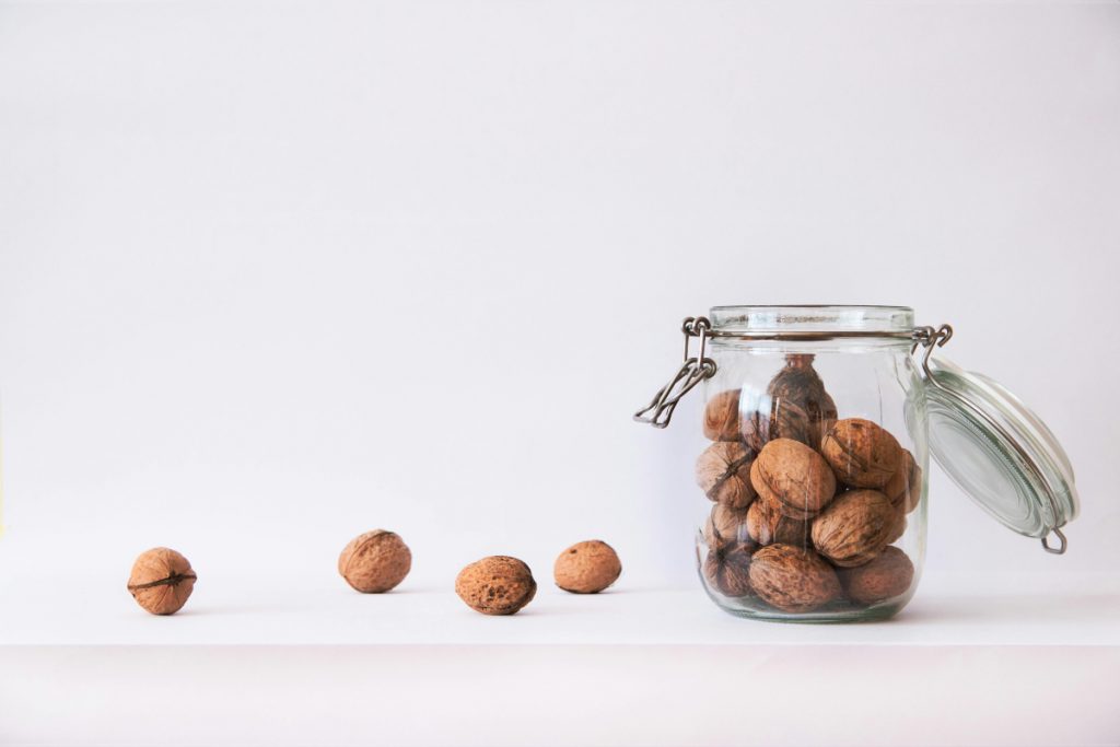 Lifestyle Tips: आपके स्लो दिमाग को शार्प बनाती हैं ये चीजें, आज ही डायट में करें शामिल 1 Walnuts 4