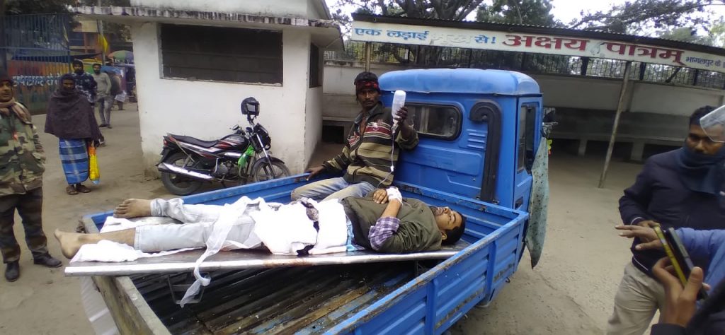 बिहार के भागलपुर जंक्शन पर मालगाड़ी से कटा युवक का पैर, पटरी पर छटपटाता रहा, अस्पताल में मौत 2 Whatsapp Image 2025 01 01 At 2.06.04 Pm
