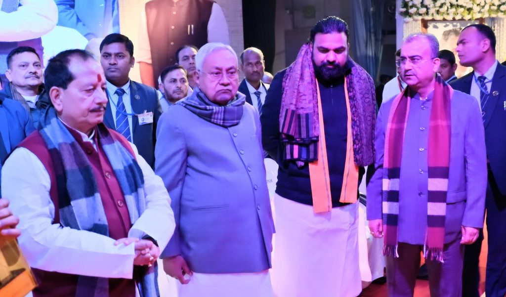 सीएम नीतीश कुमार ने सुशील मोदी को दी श्रद्धांजलि, दोनों डिप्टी सीएम सहित कई मंत्री रहे मौजूद 1 Samrat