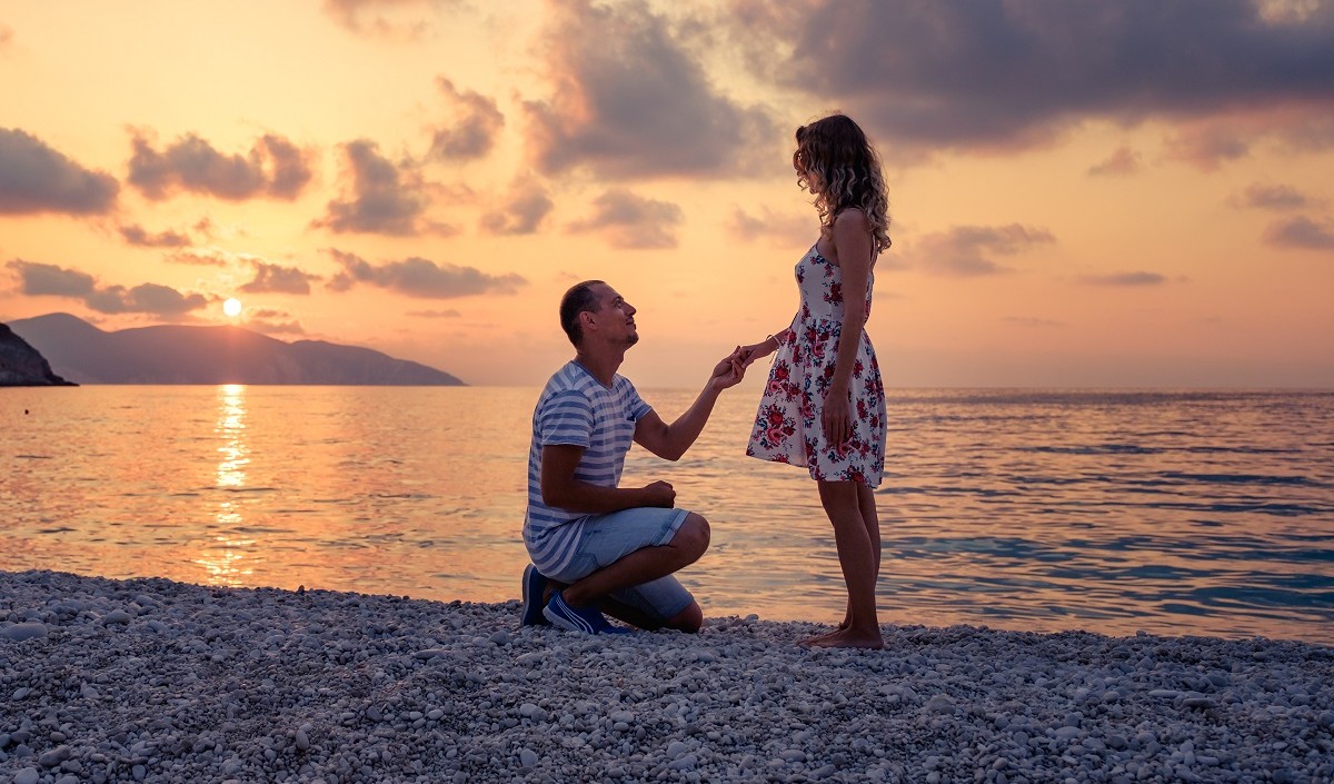 Propose Day Quotes : प्रेमियों के दूसरे दिन को करें सेलिव्रेट, पार्टनर को करें इंप्रेस ये रोमांटिक कोट्स के साथ