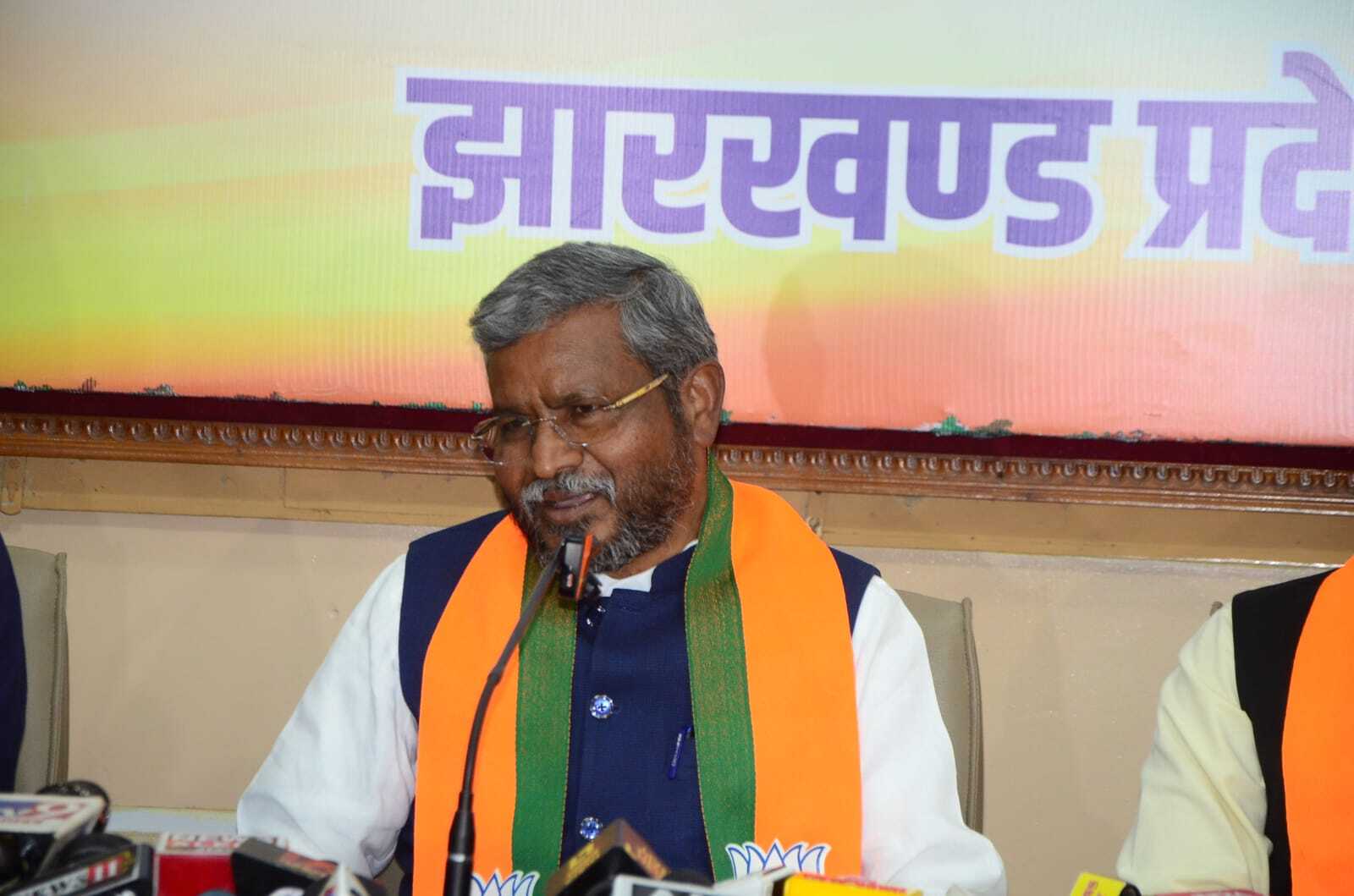 Political news : डीजीपी की नियुक्ति अवैध, सुप्रीम कोर्ट के आदेश का उल्लंघन : बाबूलाल