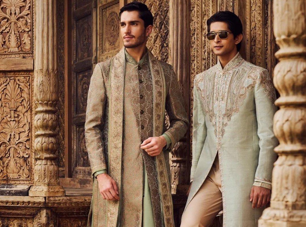 Sherwani Design For Men : यहां पर है डीजाइनर शेरवानी, आप भी कर लीजिए ट्राई 2 Sue