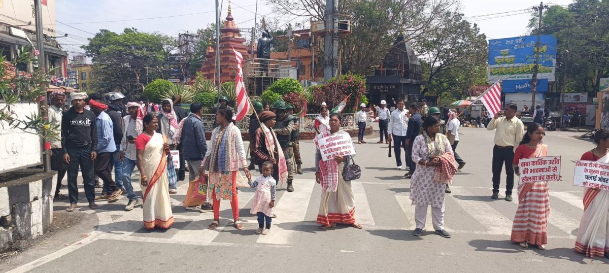 Ranchi Bandh 2025: आम लोग गिड़गिड़ाते रहे, सड़क पर बैठे रहे बंद समर्थक, पुलिस मूकदर्शक, देखें Video 1 Whatsapp Image 2025 03 22 At 12.45.29 Pm