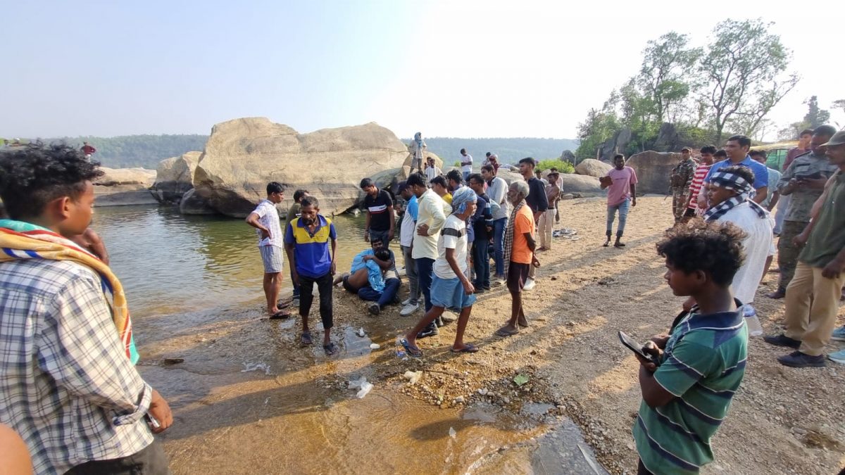 Video: खूंटी के रीमिक्स फॉल में बड़ा हादसा, नहाने के दौरान डूबने से दो सगे भाइयों की मौत 2 Whatsapp Image 2025 03 28 At 4.49.20 Pm