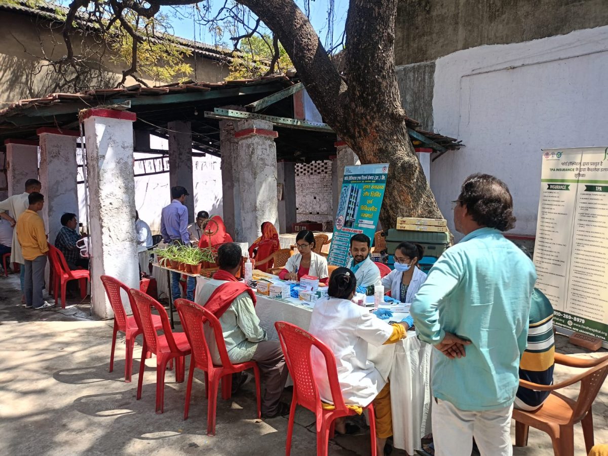 Bihar: सर्वमंगला देवी मंदिर में 166 लोगों का हेल्थ चेकअप हुआ, स्थानीय लोगों ने सराहा 1 Whatsapp Image 2025 03 31 At 5.42.07 Pm
