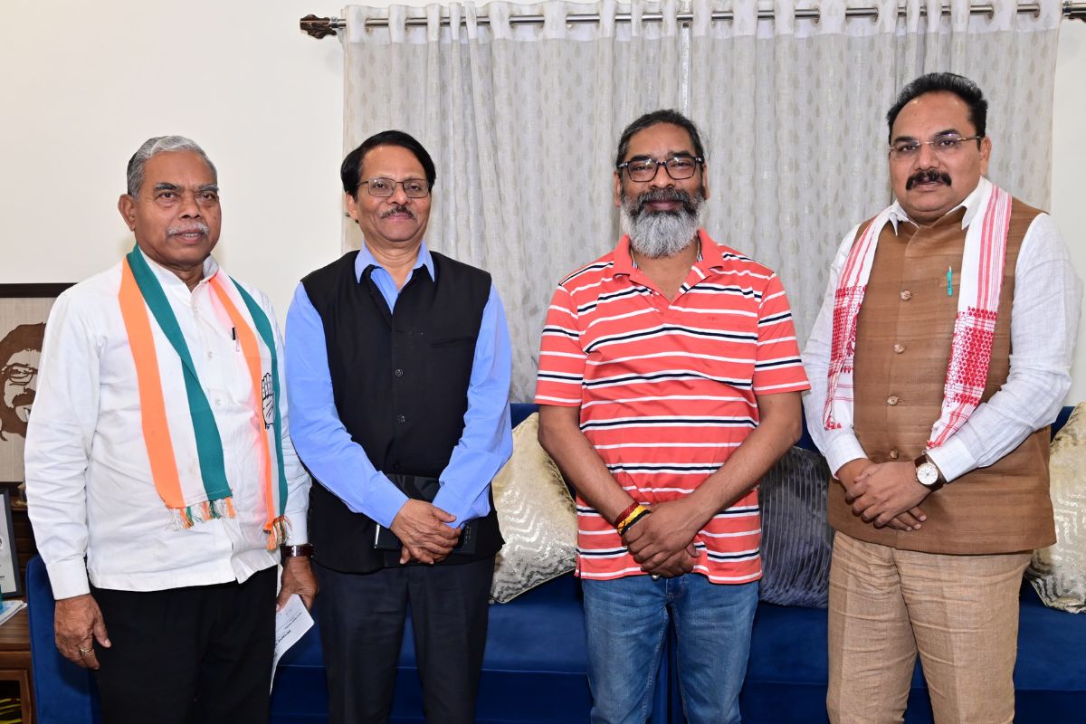 k raju with hemant soren