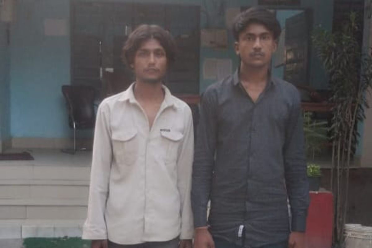 पुलिस की गिरफ्त में आरोपी पुलिस की गिरफ्त में आरोपी