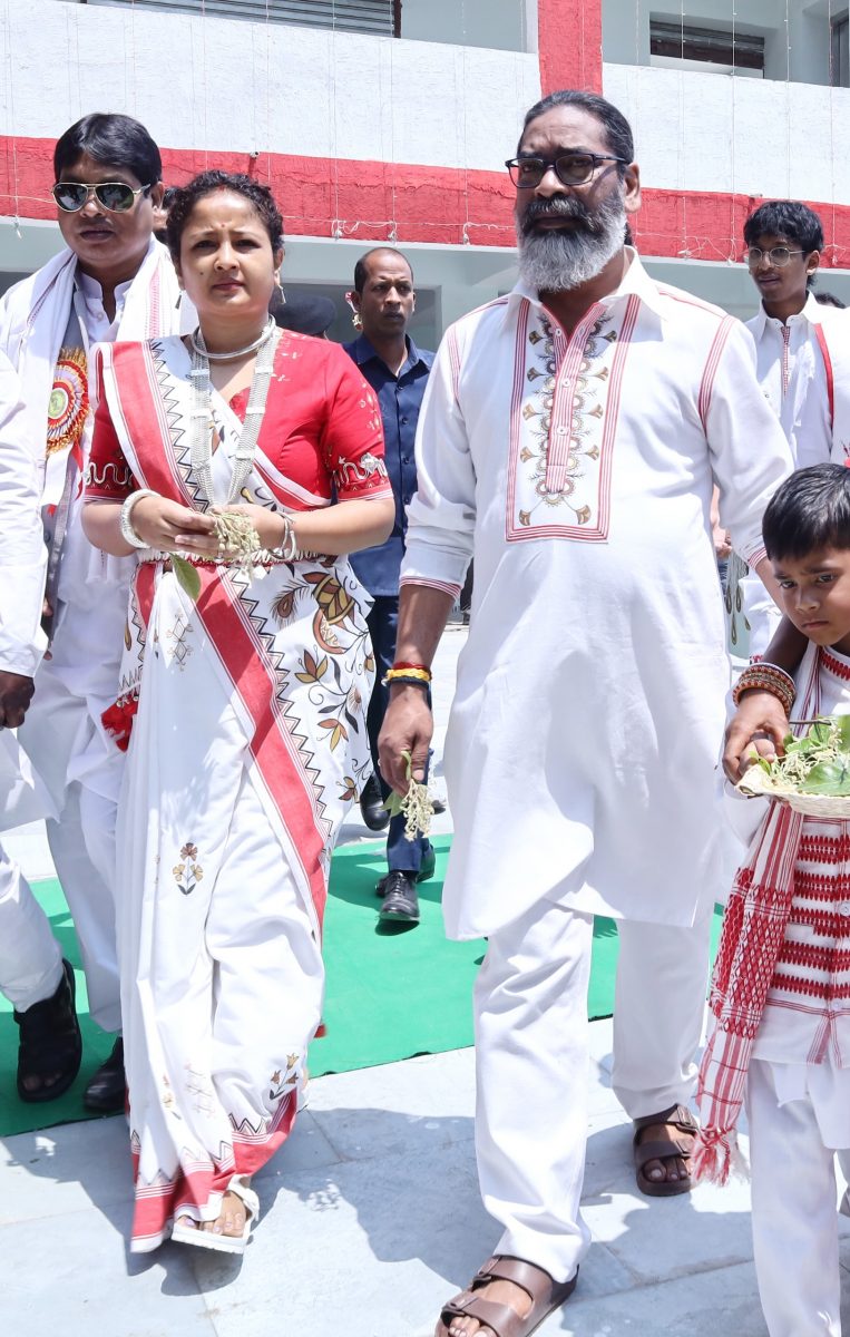 Photos: सरहुल पर बोले हेमंत सोरेन, अपनी परंपरा और सभ्यता-संस्कृति के लिए जरूर निकालें वक्त 1 Whatsapp Image 2025 04 01 At 1.26.57 Pm