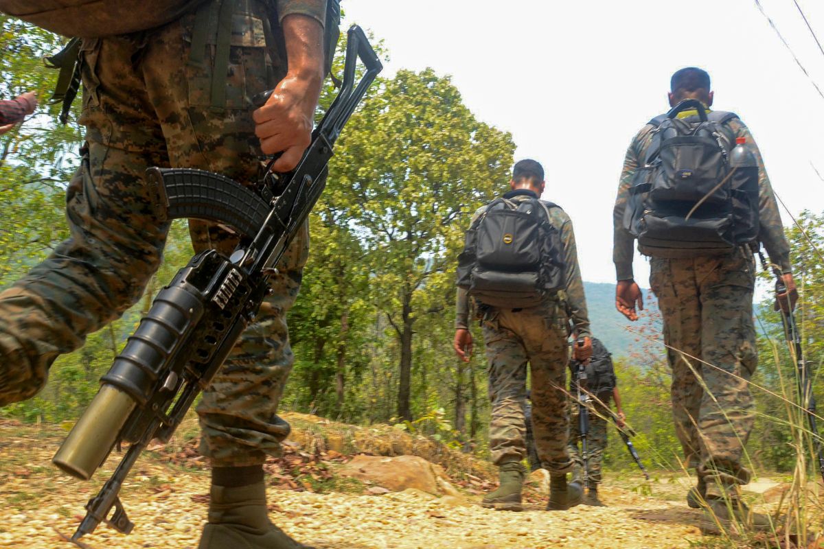 Chhattisgarh Naxal Encounter: नक्सलियों पर करारा प्रहार, 1 करोड़ का ...