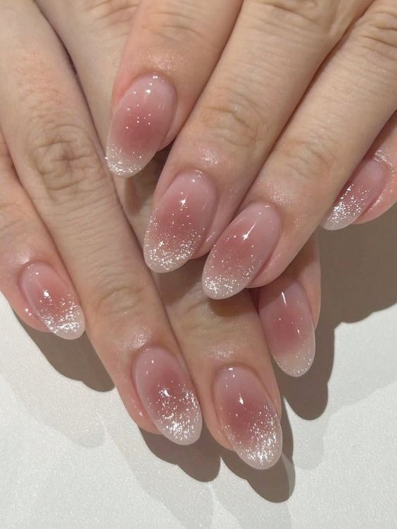 Modern Bridal Nails Design: हाथों की सुंदरता में लगाएं चार चांद, ट्राय करें ये लेटेस्ट नेल आर्ट्स 1 WhatsApp Image 2025 05 03 at 2.33.23 PM