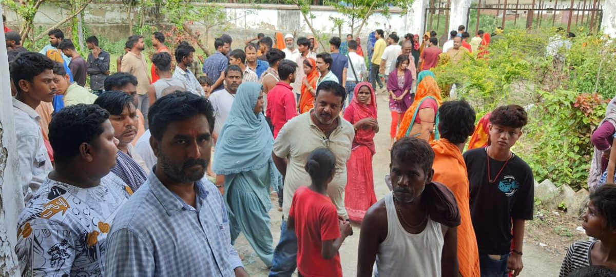 Bihar News: सहरसा में पत्थर से चेहरा कूचकर युवक की हत्या, दूरदर्शन के पुराने जर्जर भवन में मिली लाश 4 Whatsapp Image 2025 05 23 At 6.07.00 Pm