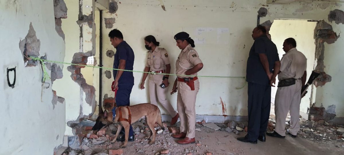 Bihar News: सहरसा में पत्थर से चेहरा कूचकर युवक की हत्या, दूरदर्शन के पुराने जर्जर भवन में मिली लाश 5 Whatsapp Image 2025 05 23 At 6.07.01 Pm