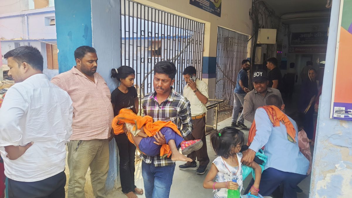 Aurangabad News : अनियंत्रित होकर पलटा ऑटो, एक बच्चे की मौत, मां घायल