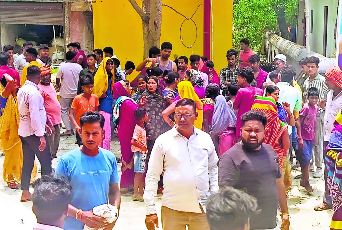 Gopalganj News  : बाइक पलटने के बाद ट्रैक्टर-ट्रॉली की चपेट में आने से दो डीजे ऑपरेटरों की मौत