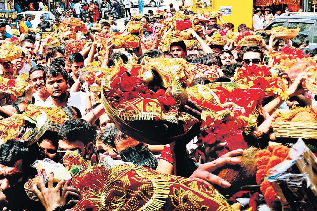 रजरप्पा मंदिर में उमड़ी 25 हजार से अधिक श्रद्धालुओं की भीड़, गर्मी के कारण बेहोश हुए कई भक्त 2 Devotees Crowd In Rajrappa Mandir