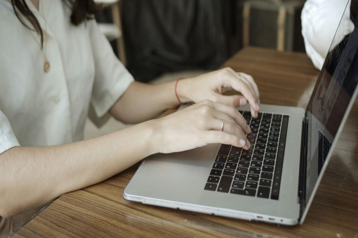 difference between website and web portal
