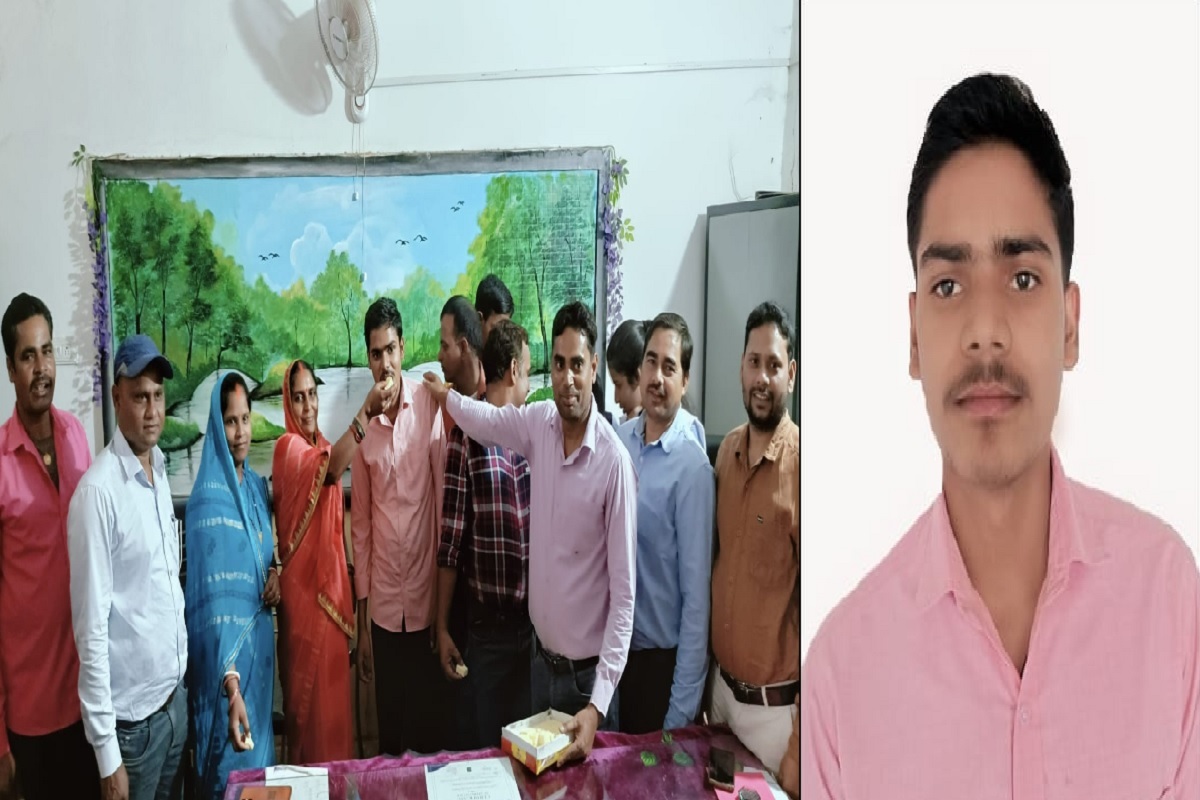 रिजल्ट आने के बाद किशोर को मिठाई खिलाते परिजन