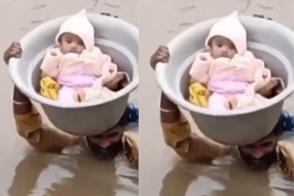 Viral Video: गले तक पानी, सिर पर बच्चा, बेटी की जान बचाने के लिए डूबते रहे पिता, वीडियो देखकर आ जाएंगा रोना