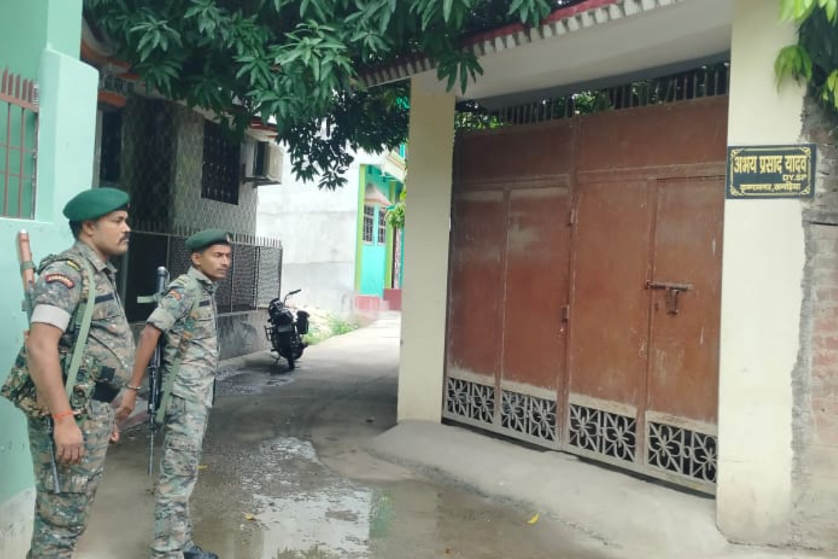 bihar news police raid