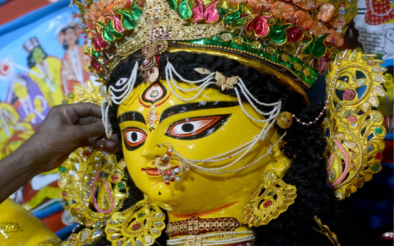 Happy Navratri 2023 : या देवी सर्वभू‍तेषु शक्ति रूपेण संस्थिता, यहां से नवरात्रि की भेजें शुभकामनाएं