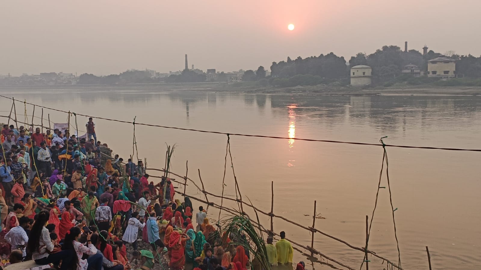 Chaiti Chhath Puja 2023 Arghya Timing, Sunrise Time Live: उदीयमान सूर्य को अर्घ्य देने का समय, संपूर्ण डिटेल