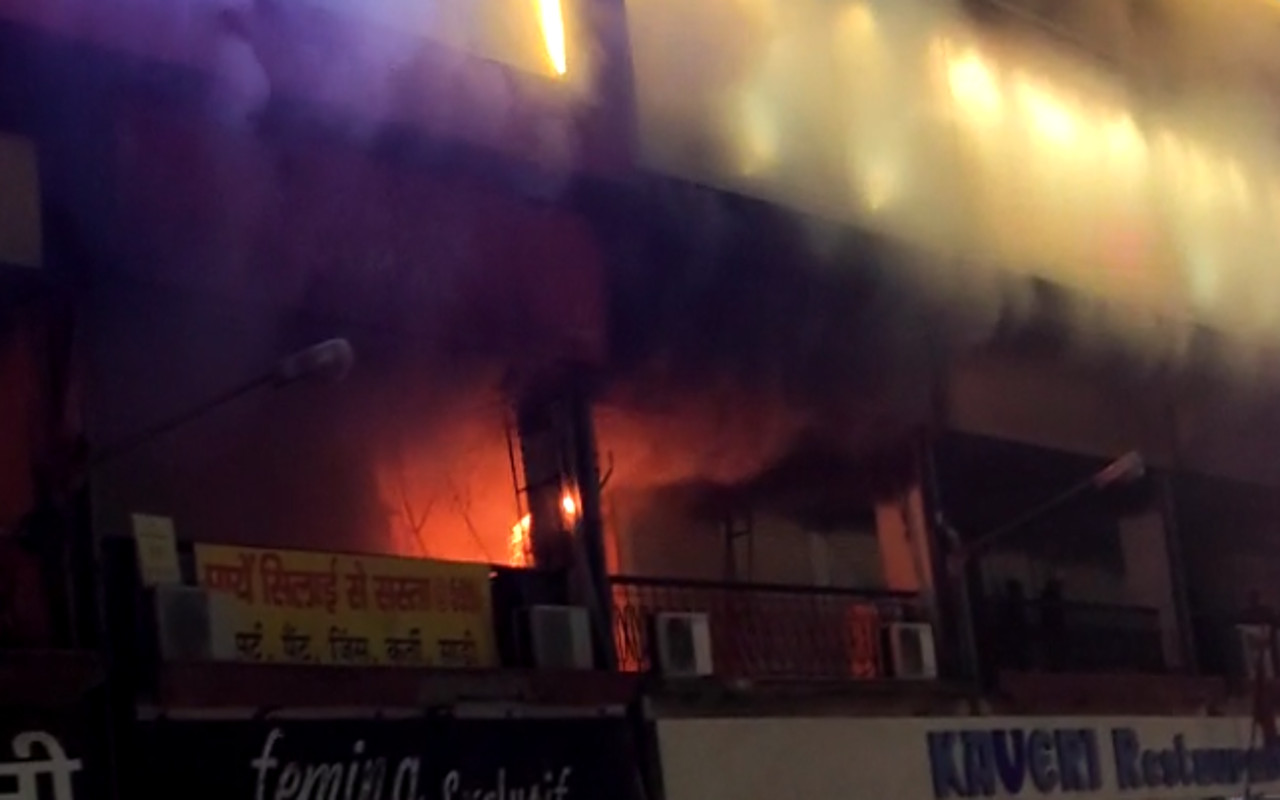 Jharkhand Breaking News: रांची के चर्च कॉम्प्लेक्स के एक दुकान में लगी आग