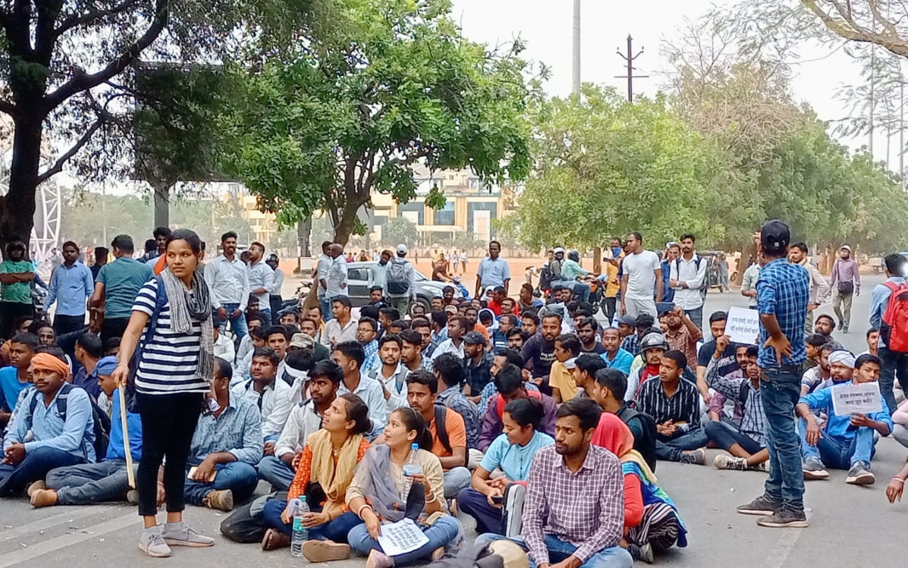 Jharkhand Niyojan Niti Protest LIVE: आंदोलनकारी छात्रों को रिहा करने की मांग के साथ धरने पर बैठे छात्र