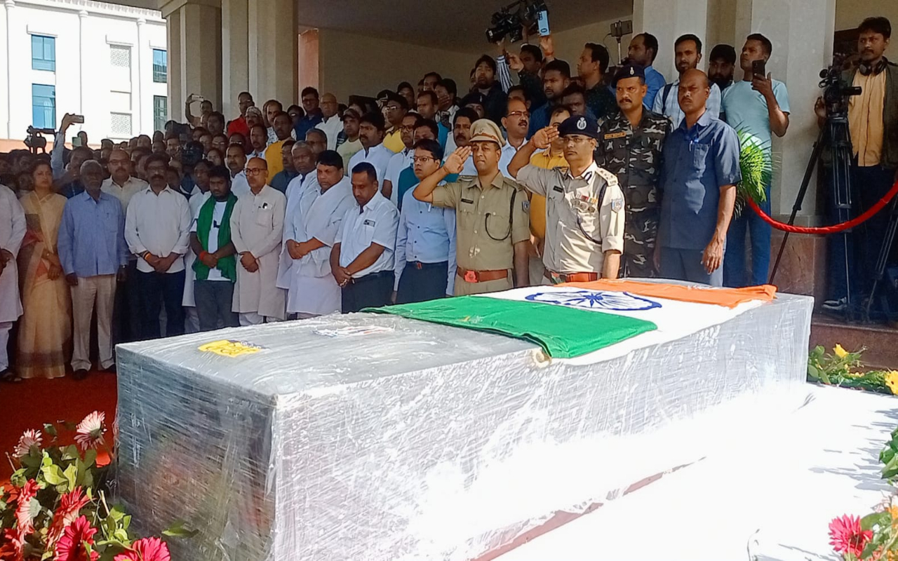Jagarnath Mahto Death: पंचतत्व में विलीन हुए जगरनाथ महतो, अंत्येष्टि में पहुंचे हेमंत सोरेन