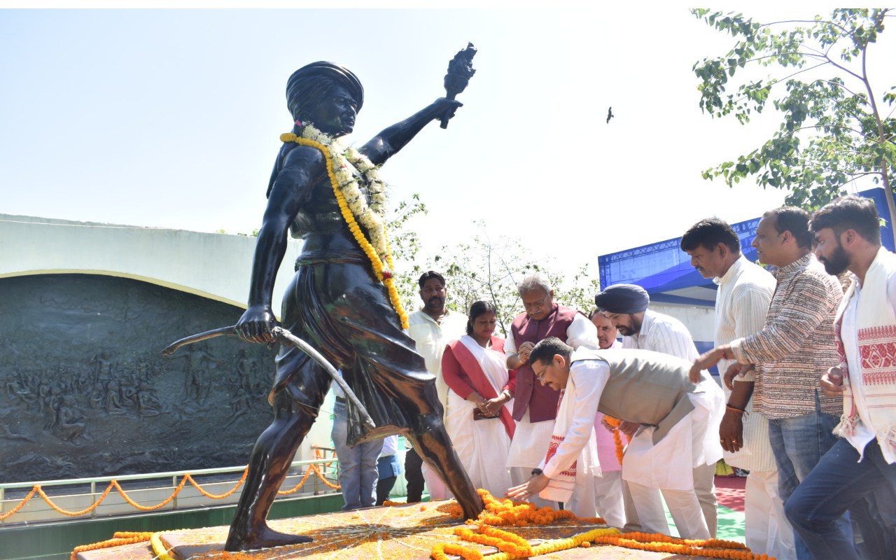 Birsa Munda Punyatithi: धरती आबा को श्रद्धांजलि देने कोकर पहुंचे सीएम हेमंत सोरेन