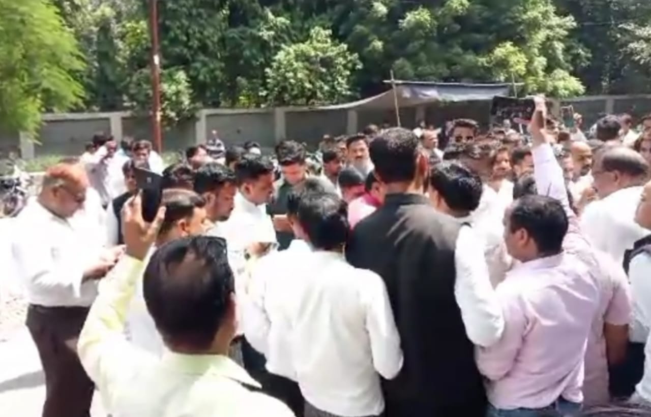 Up Breaking News Live: यूपी T20 लीग में नोएडा सुपरकिंग्स ने 170 रन का लक्ष्य कानपुर सुपर स्टार्स को दिया