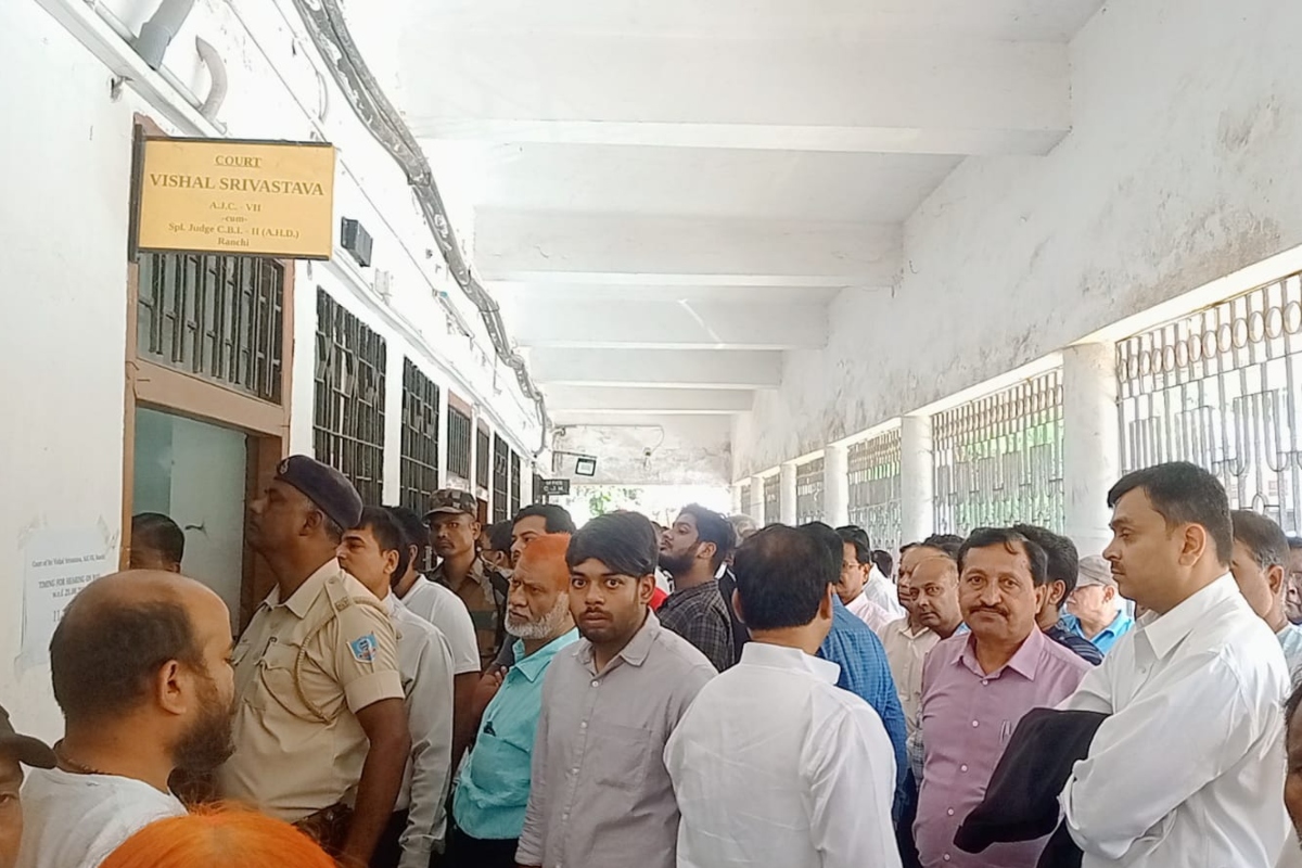Jharkhand Breaking News: चक्रधरपुर के कोलचोकड़ा गांव में बिजल तार की चपेट में आने से महिला झुलसी, रेफर
