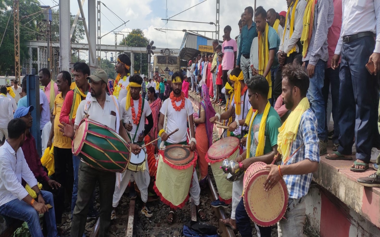 Kurmi Protest: दो घंटे की वार्ता के बाद कुड़मियों का आंदोलन खत्म, 25 को रांची में होगी बैठक