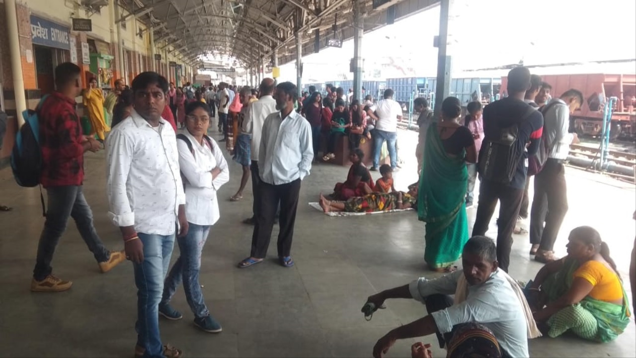 Bihar Train Accident Live: पटना- आरा- बक्सर अप लाइन पर ट्रेन का परिचालन शुरू, डाउन लाइन पर काम जारी