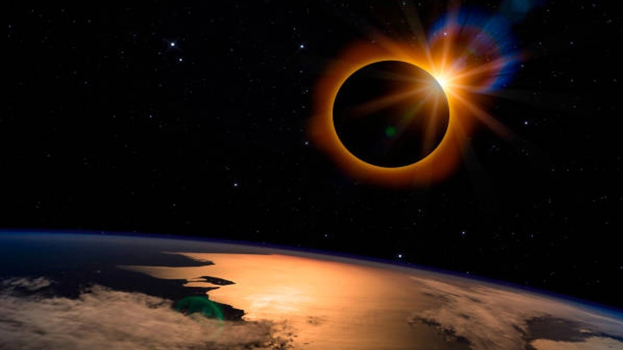 Surya Grahan 2023 Live: सूर्यदेव पर लग गया ग्रहण, आसमान में दुर्लभ नजारा, इन देशों में दिखाई देगा ग्रहण